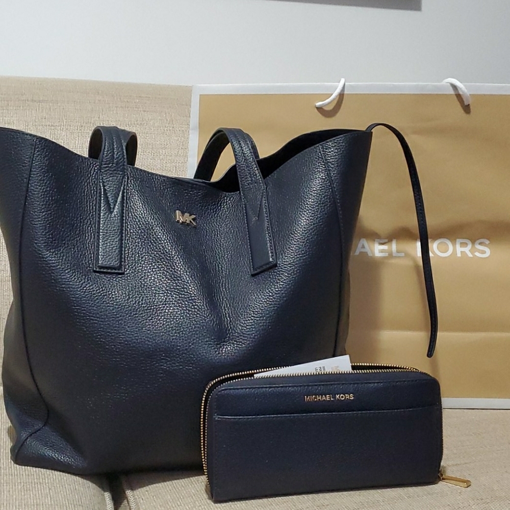 Michael Kors Junie Tote and wallet
